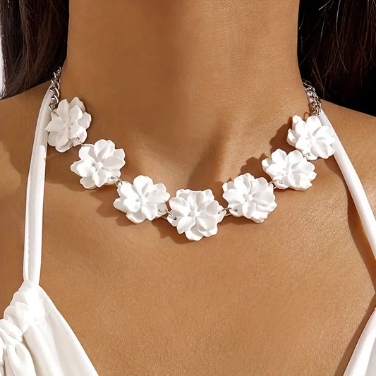 White Blossom Necklace